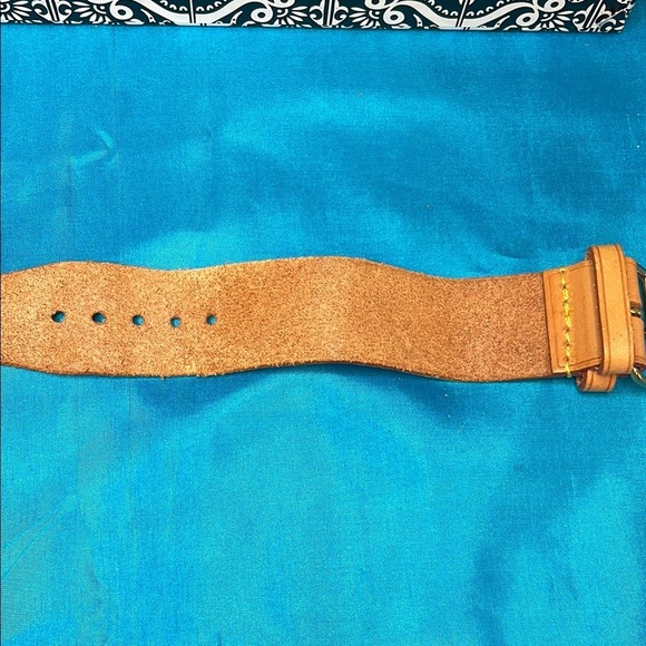 Louis Vuitton Tan Leather Poignet Strap with Gold Buckle - Picture 4 of 7